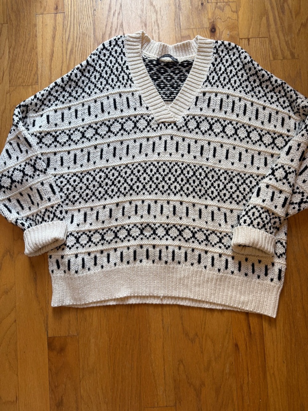 Black Tape V-Neck Black and Cream Patterned Sweater - XL